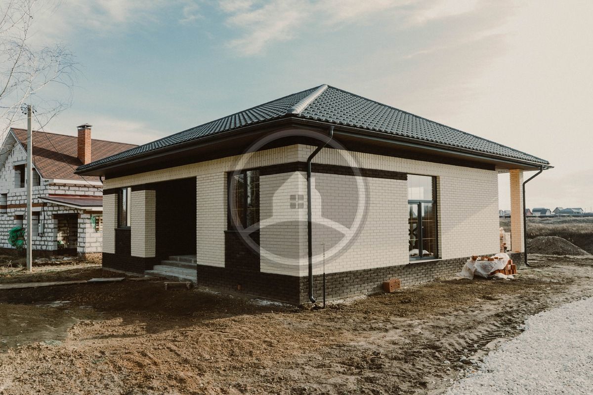Софит металлический без перфорации 0,5 Satin с пленкой RAL 7024 мокрый асфальт