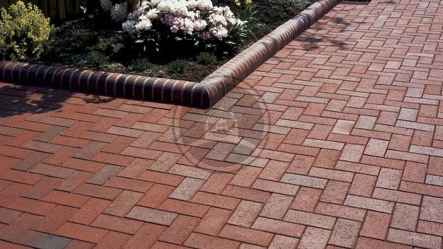 , trotuarnaya_plitka, krasnyy_pyestryy, landshaftnyy_dizayn