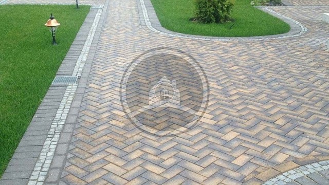, trotuarnaya_plitka, sero_bezhevyy, landshaftnyy_dizayn