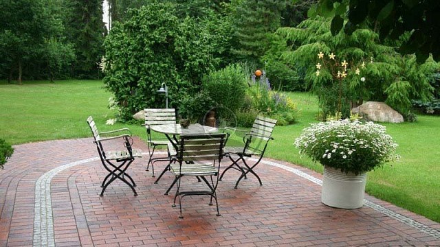 , trotuarnaya_plitka, krasnyy_pyestryy, landshaftnyy_dizayn