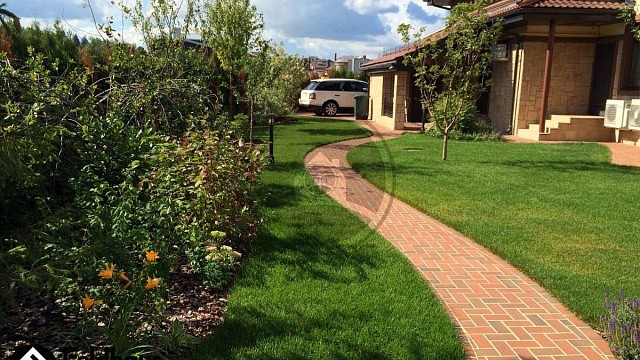 , trotuarnaya_plitka, krasnyy_pyestryy, landshaftnyy_dizayn