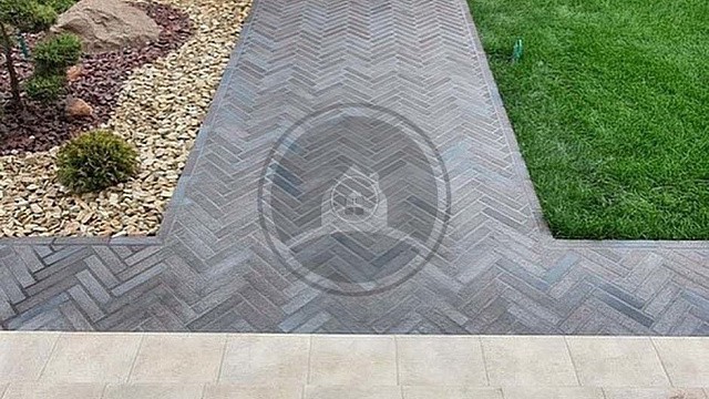 , stroeher, trotuarnaya_plitka, korichnevyy, vkhodnaya_gruppa, landshaftnyy_dizayn