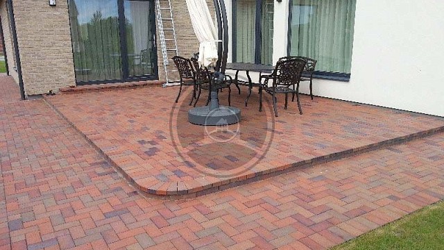 , trotuarnaya_plitka, krasnyy_pyestryy, landshaftnyy_dizayn