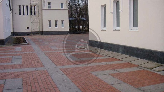 , trotuarnaya_plitka, krasnyy_pyestryy, landshaftnyy_dizayn