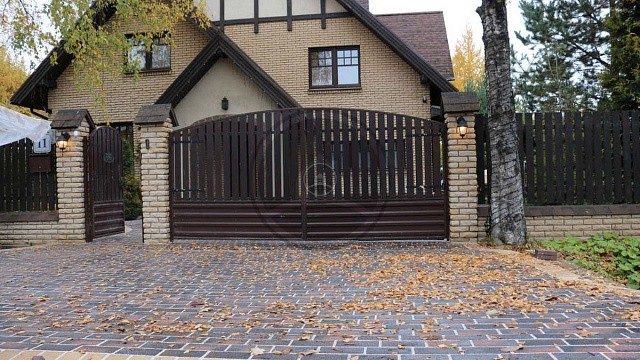 , trotuarnaya_plitka, krasnyy_miks, landshaftnyy_dizayn