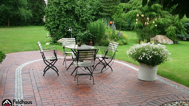 , trotuarnaya_plitka, krasnyy_pyestryy, landshaftnyy_dizayn