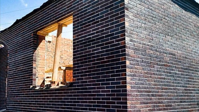 , slavyanskiy_kirpich, oblitsovochnyy_kirpich, bavarskaya_kladka, dom